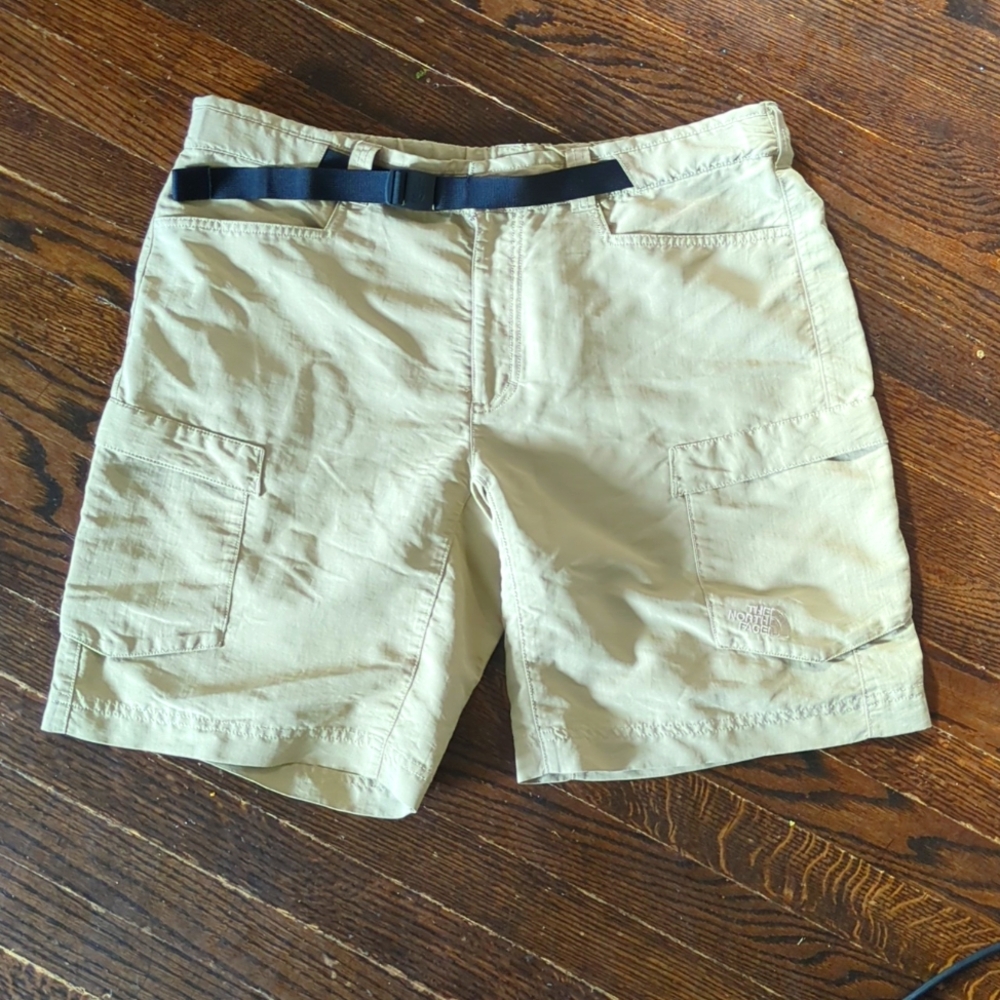 The North Face Hiking Shorts Belted Khaki Outdoor Casual Men’s Size 38
